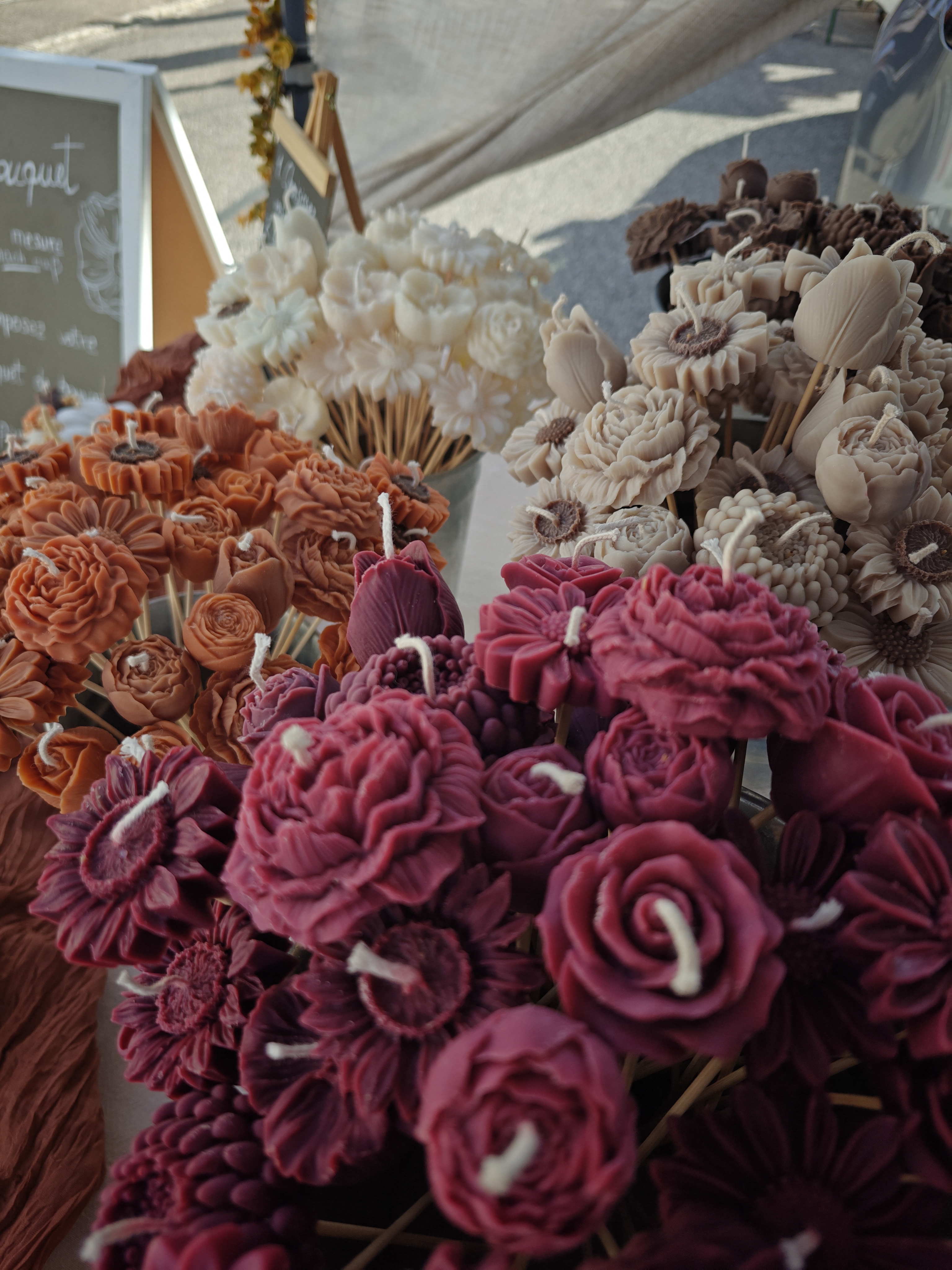 Grand bouquet de bougies fleurs de différentes couleurs