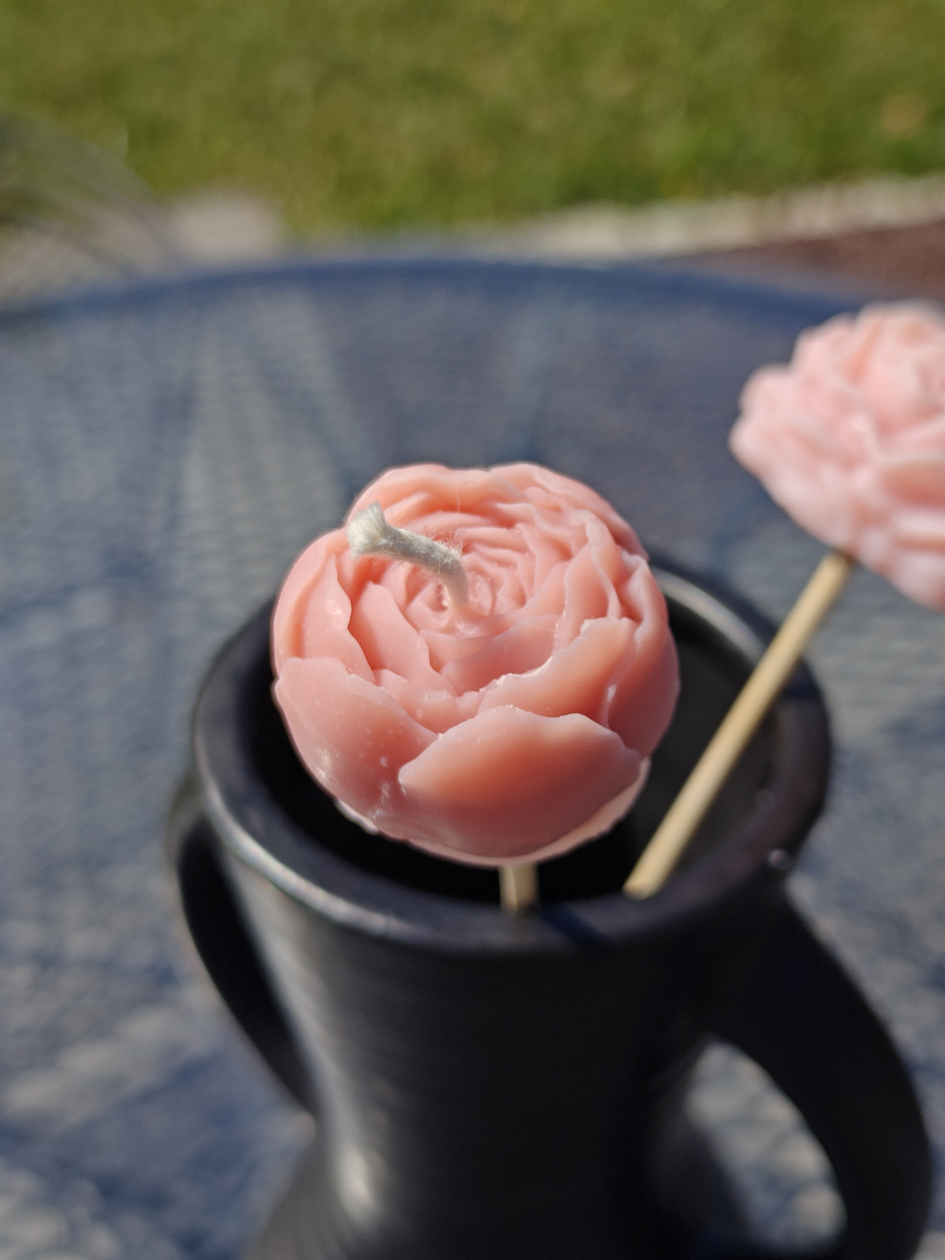 La Pivoine fermée, bougie en forme de fleur pour composer un bouquet